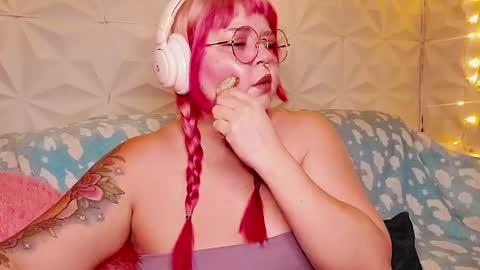 Snapshot of satyn_doll chatting on June 2026 12:52:02 AM Gina George online show from June 2026 12:52:02 AM