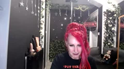 SaucySky online show from April 2026 09:16:01 PM