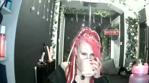 Snapshot of saucysky chatting on April 2026 09:37:02 PM SaucySky online show from April 2026 09:37:02 PM
