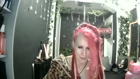 Snapshot of saucysky chatting on April 2026 09:05:01 PM SaucySky online show from April 2026 09:05:01 PM