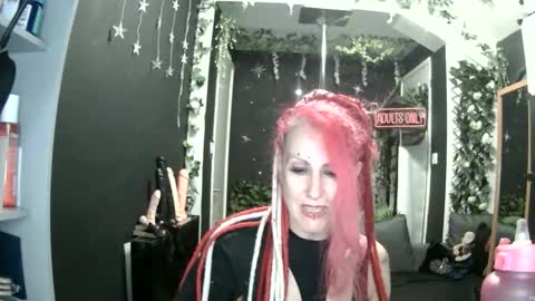 Snapshot of saucysky chatting on April 2026 08:34:01 PM SaucySky online show from April 2026 08:34:01 PM