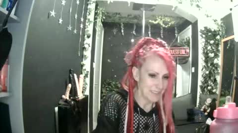 Snapshot of saucysky chatting on April 2026 11:02:02 PM SaucySky online show from April 2026 11:02:02 PM