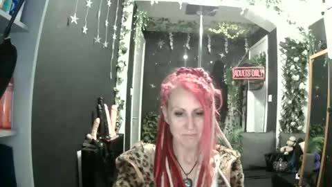 Snapshot of saucysky chatting on April 2026 09:24:01 PM SaucySky online show from April 2026 09:24:01 PM