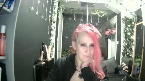 Snapshot of saucysky chatting on May 2026 09:43:01 PM SaucySky online show from May 2026 09:43:01 PM