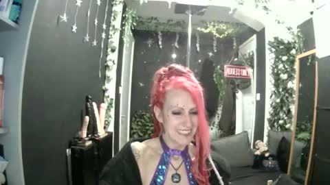Snapshot of saucysky chatting on May 2026 07:56:02 PM SaucySky online show from May 2026 07:56:02 PM