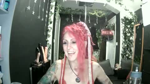 Snapshot of saucysky chatting on May 2026 12:29:01 AM SaucySky online show from May 2026 12:29:01 AM