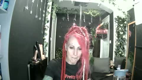 Snapshot of saucysky chatting on May 2026 09:43:01 PM SaucySky online show from May 2026 09:43:01 PM