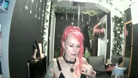 Snapshot of saucysky chatting on May 2026 09:23:02 PM SaucySky online show from May 2026 09:23:02 PM