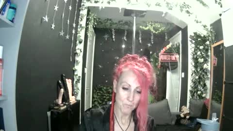 Snapshot of saucysky chatting on May 2026 10:51:02 PM SaucySky online show from May 2026 10:51:02 PM
