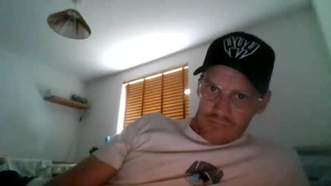 Snapshot of sausagesandwitch23 chatting on July 2026 07:43:01 AM Sausagesandwitch23 online show from July 2026 07:43:01 AM