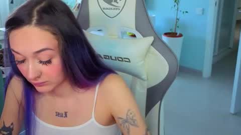 Snapshot of savage_lust_ chatting on May 2026 03:35:02 AM Ariel online show from May 2026 03:35:02 AM