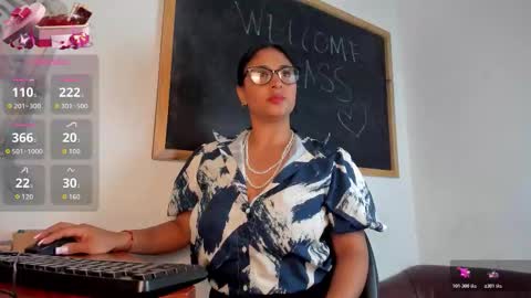 Savanna  online show from November 2025 11:57:02 AM