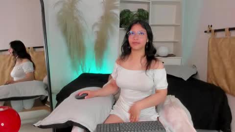 Snapshot of savannah_cameron chatting on October 2025 03:42:01 PM Savannah online show from October 2025 03:42:01 PM