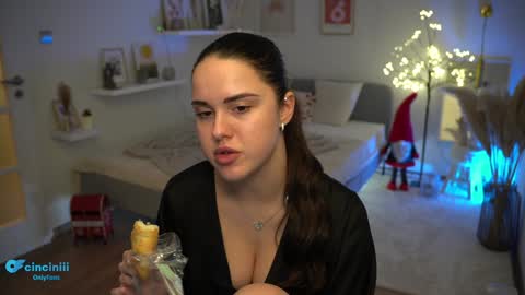 Snapshot of savvage_play chatting on January 2025 07:23:02 PM Naomi online show from January 2025 07:23:02 PM