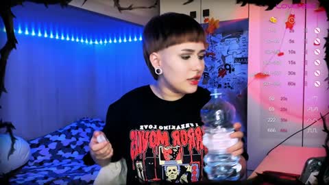 pronoun she. name Mary. age 21. online show from December 2024 05:04:01 PM