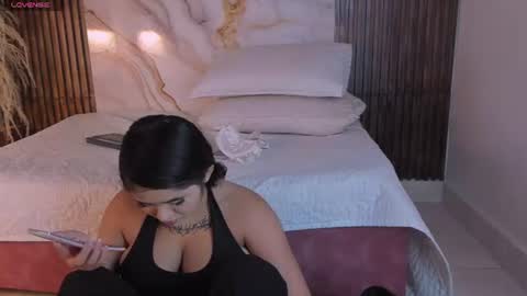 Snapshot of scarlet__rose_ chatting on June 2026 11:25:01 AM scarlet__rose_ online show from June 2026 11:25:01 AM