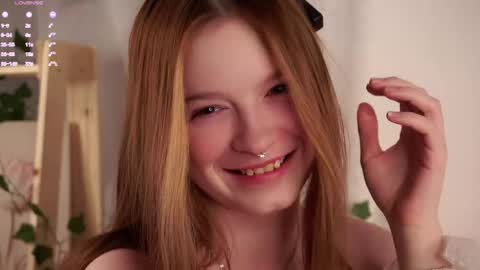 Snapshot of scarlet_fever10 chatting on November 2025 02:06:02 PM scarlet_fever10 online show from November 2025 02:06:02 PM