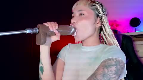 Snapshot of scarlet_gold chatting on January 2026 03:33:01 AM scarlet_gold online show from January 2026 03:33:01 AM