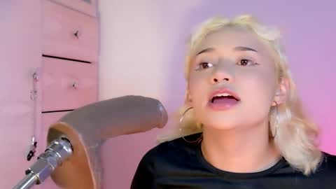 scarlet_gold online show from April 2026 01:27:01 AM