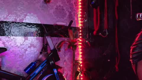 Scarlet online show from October 2025 07:34:02 PM