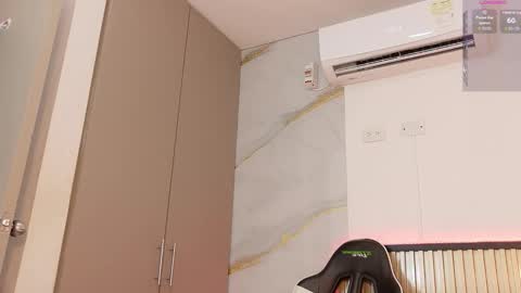 scarlet_vixen_ online show from February 2026 12:01:02 PM