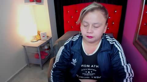 Snapshot of scarletbigtitties chatting on April 2026 11:45:02 AM ScarletBigTitties online show from April 2026 11:45:02 AM