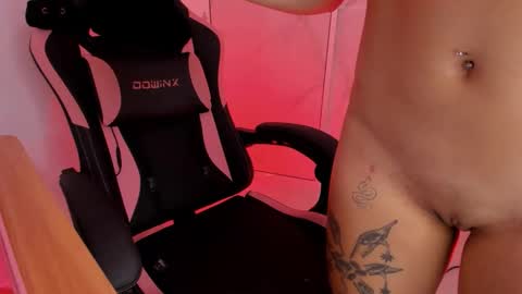 Snapshot of scarletblaze_ chatting on April 2026 04:55:01 PM Scarlet online show from April 2026 04:55:01 PM