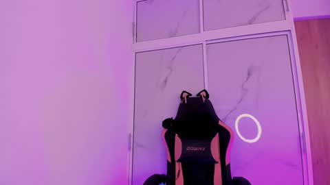 Snapshot of scarletblaze_ chatting on May 2026 04:23:01 PM Scarlet online show from May 2026 04:23:01 PM