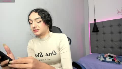 Snapshot of scarletcherry18 chatting on May 2026 03:11:02 AM scarlet online show from May 2026 03:11:02 AM