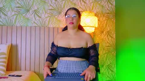 Scarleth Evans online show from November 2025 07:30:01 PM