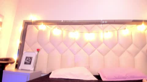 scarlethbigbug online show from February 2026 12:12:01 PM