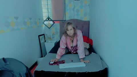 S C A R L E T online show from December 2024 04:03:02 PM