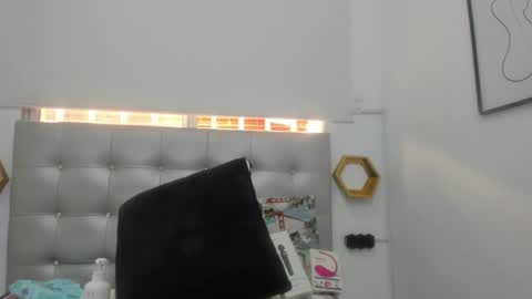 scarlett_fox20 online show from January 2025 06:03:01 PM