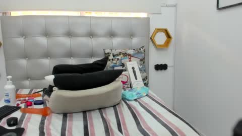 scarlett_fox20 online show from January 2025 05:56:01 PM