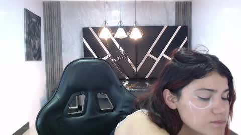 Snapshot of scarlett_jhonson_ch chatting on April 2026 03:17:01 PM scarlett_jhonson_ch online show from April 2026 03:17:01 PM