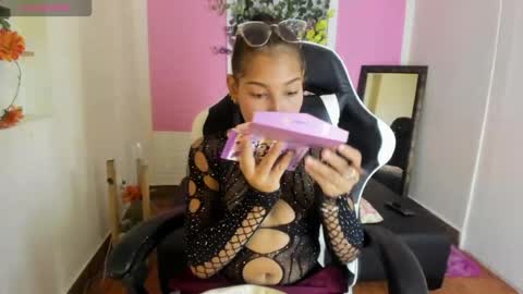 Snapshot of scarlett_lune chatting on May 2026 07:10:02 PM scarlett_lune online show from May 2026 07:10:02 PM