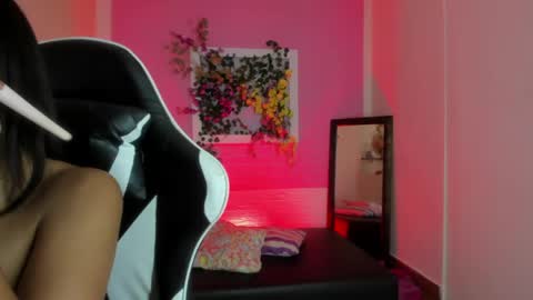 Snapshot of scarlett_lune chatting on May 2026 06:45:02 PM scarlett_lune online show from May 2026 06:45:02 PM