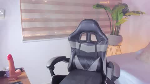 Snapshot of scarlett_rosse_x chatting on January 2026 12:19:01 PM S C A R L E T online show from January 2026 12:19:01 PM