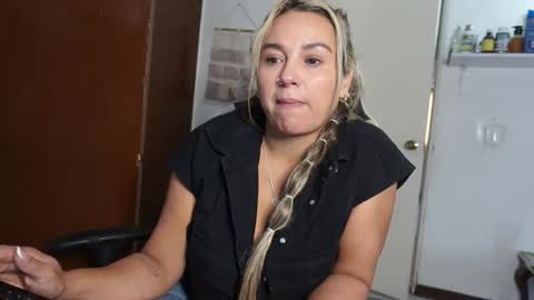 Snapshot of scarlettbellee chatting on April 2026 03:40:02 PM Scarlett online show from April 2026 03:40:02 PM