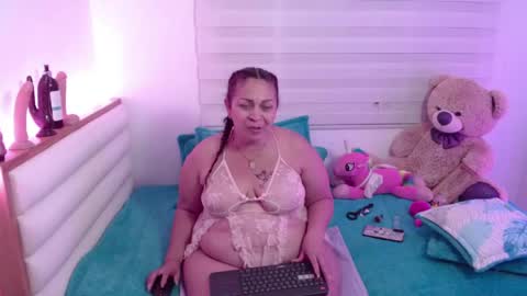 Snapshot of scarlettbooty chatting on May 2026 11:27:01 AM scarlettbooty online show from May 2026 11:27:01 AM