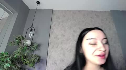 scarlettjakobs online show from April 2026 05:01:02 AM