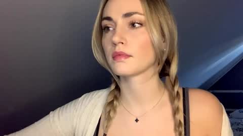 Snapshot of scarlettxblonde chatting on April 2026 06:38:02 AM ScarlettxBlonde online show from April 2026 06:38:02 AM