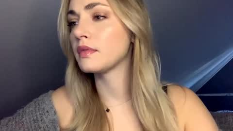 Snapshot of scarlettxblonde chatting on April 2026 06:29:02 AM ScarlettxBlonde online show from April 2026 06:29:02 AM