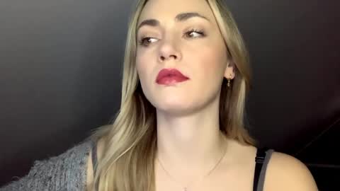 Snapshot of scarlettxblonde chatting on May 2026 06:19:02 AM ScarlettxBlonde online show from May 2026 06:19:02 AM