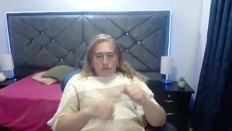 Snapshot of sccarlet_rose22 chatting on November 2025 01:28:01 AM Sccarlet online show from November 2025 01:28:01 AM