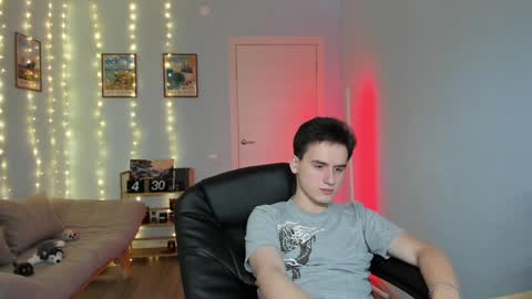 Thomas brunette and Alex blond online show from December 2024 11:12:01 AM