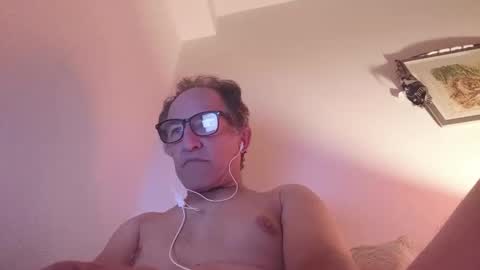 Snapshot of scotchwhieskie chatting on June 2026 10:43:01 PM scotchwhieskie online show from June 2026 10:43:01 PM