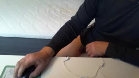 scottyen12 online show from November 2025 12:37:01 PM