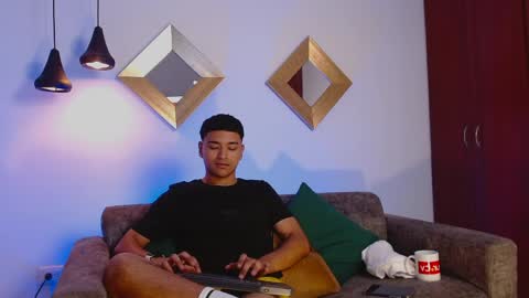 Snapshot of seanstonee chatting on March 2026 12:34:02 AM Sean online show from March 2026 12:34:02 AM