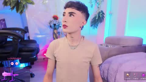     .  INDEPENDENT MODEL online show from February 2026 01:52:02 PM